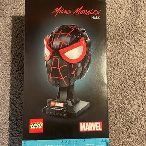 LEGO Marvel Spider-Man Mask in Red and Black